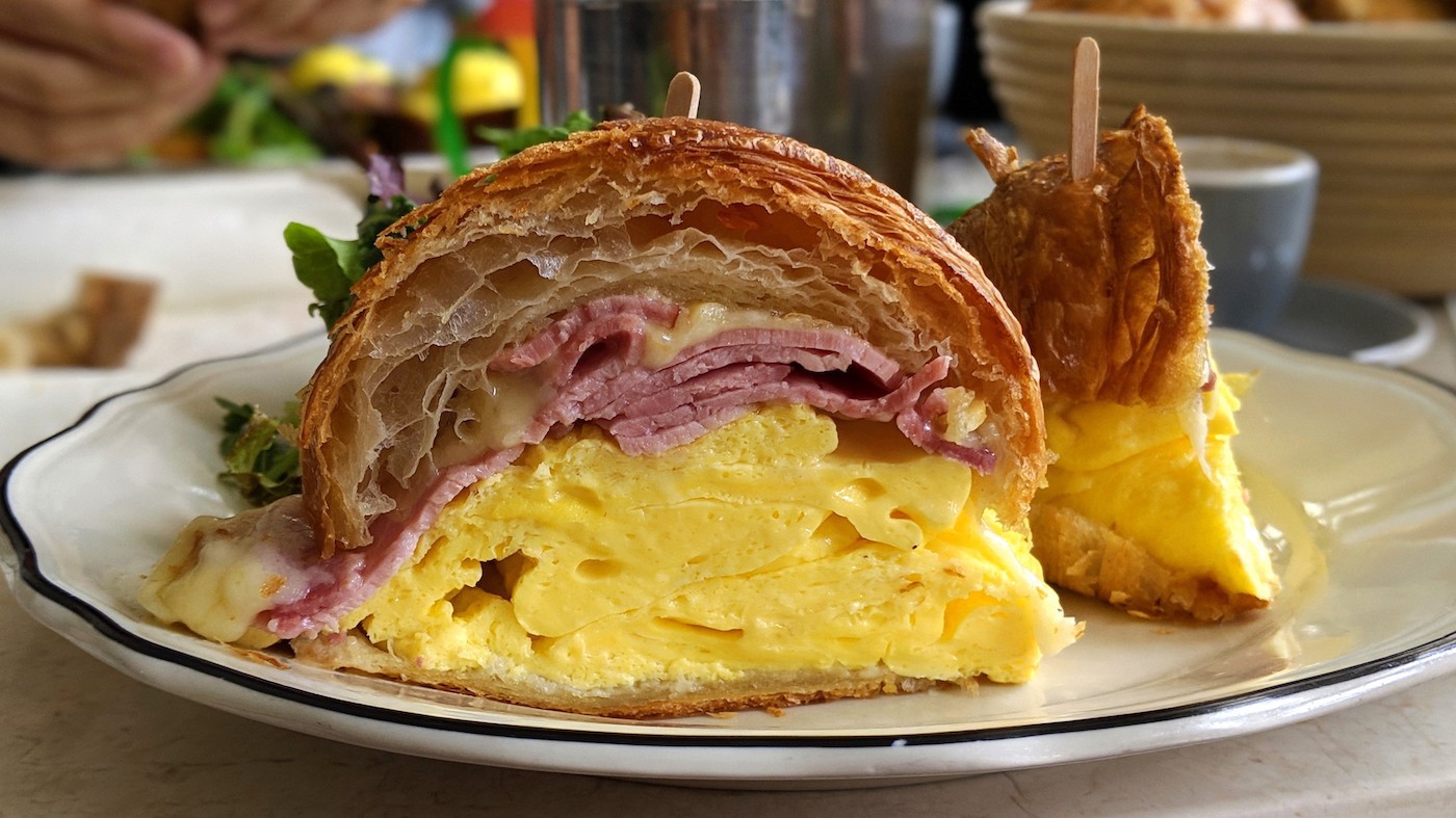 croissant-egg-sandwich